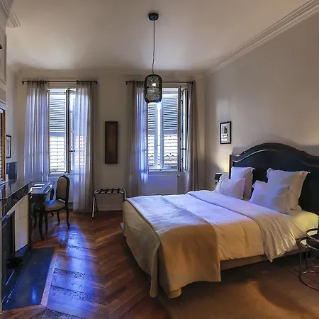 Hotel De La Villeon